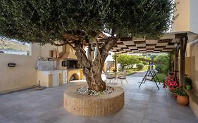 Garden House By Estia